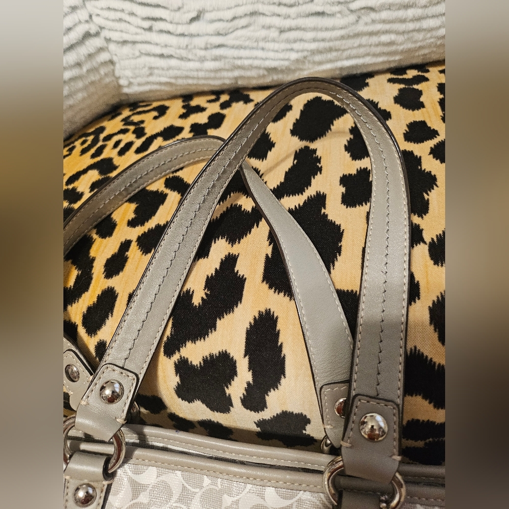 Coach Handbag - Picture 3 of 7